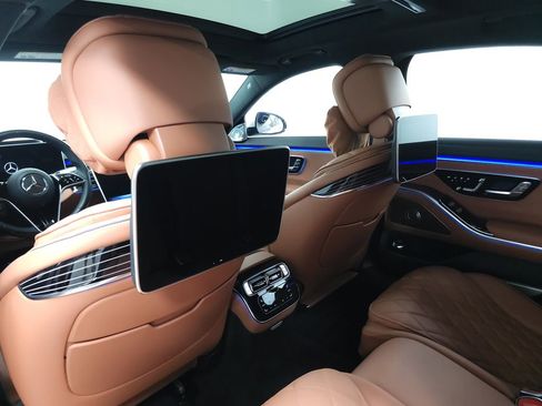 Used 2023 Mercedes-Benz S 580 4MATIC Sedan w/ 3D Technology Package image 31