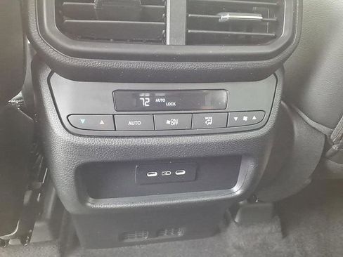 Used 2025 Honda Pilot EX-L image 24