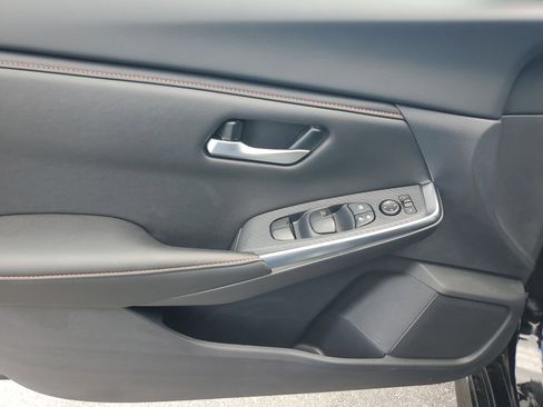 New 2025 Nissan Sentra SR w/ Midnight Edition image 18