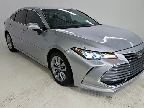 Used 2019 Toyota Avalon XLE w/ Carpet Mat Package image 11