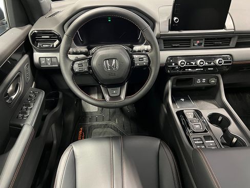 New 2025 Honda Pilot TrailSport image 13