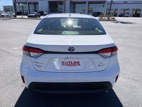 Certified 2025 Toyota Corolla LE image 4