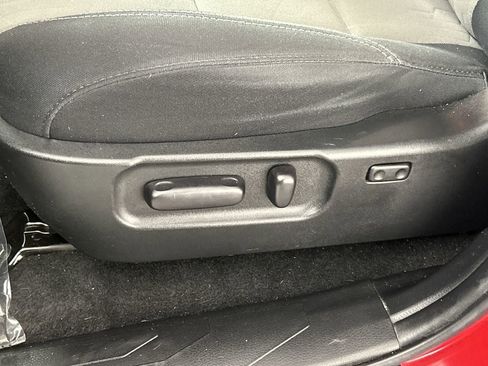 Used 2022 Toyota Tacoma TRD Off-Road w/ Technology Package AWD/4WD image 19