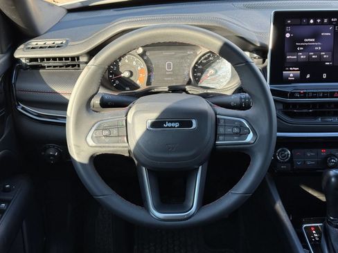 Used 2025 Jeep Compass Trailhawk AWD/4WD image 27
