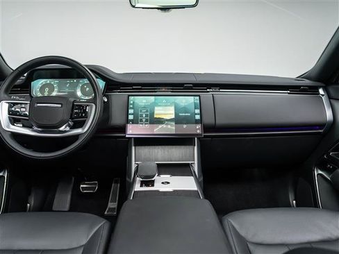 Used 2025 Land Rover Range Rover Long Wheelbase SE AWD/4WD image 19