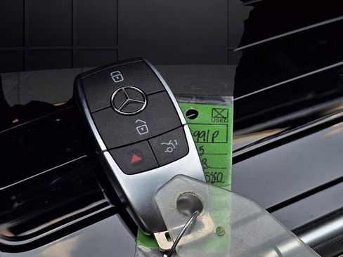 Used 2025 Mercedes-Benz GLS 580 4MATIC image 4