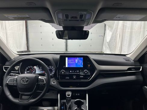 Used 2025 Toyota Highlander XLE image 44