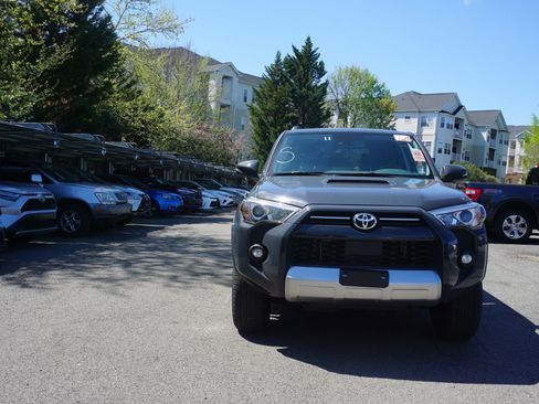 Used 2024 Toyota 4Runner TRD Off-Road Premium image 2