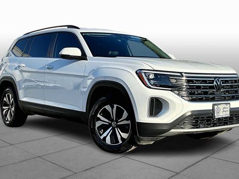 Certified 2024 Volkswagen Atlas SE image 4