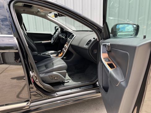 Used 2016 Volvo XC60 T5 Premier w/ Proximity Package FWD image 16