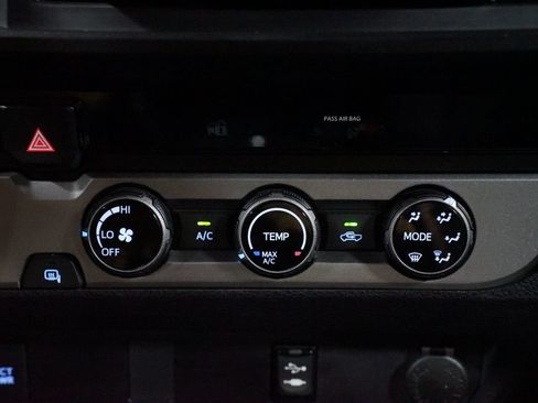 Used 2018 Toyota Tacoma SR RWD image 19