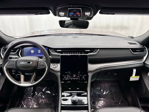 New 2025 Jeep Grand Cherokee Limited image 25