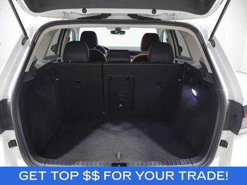 Used 2025 Volkswagen Taos SE AWD/4WD image 4