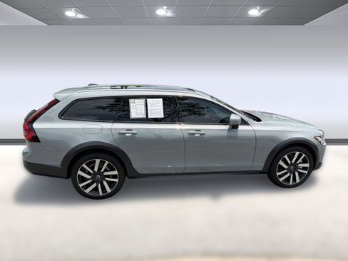 Certified 2025 Volvo V90 B6 Cross Country Ultra AWD/4WD image 8