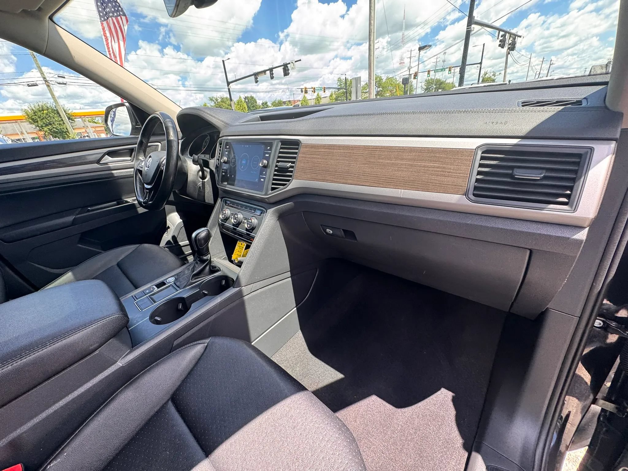Used 2020 Volkswagen Atlas SE w/ Panoramic Sunroof Package FWD image 31