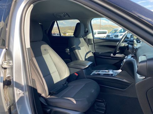 Used 2023 Ford Explorer XLT RWD image 5