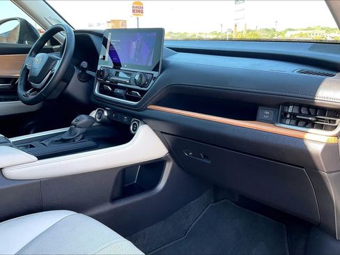 Used 2025 Toyota Grand Highlander FWD image 23