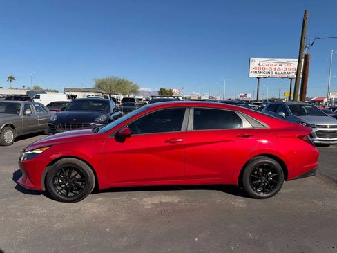 Used 2021 Hyundai Elantra SEL w/ Convenience Package FWD image 3