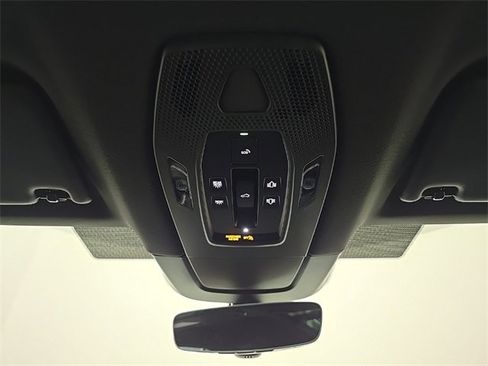 Certified 2025 Porsche Macan Electric image 25