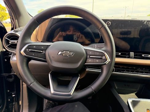 Used 2025 Chevrolet Equinox ACTIV AWD/4WD image 17