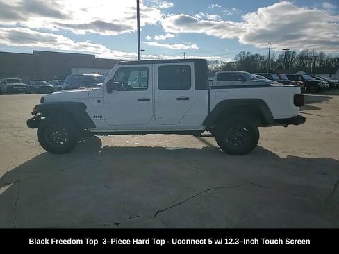 Used 2025 Jeep Gladiator Sport image 8
