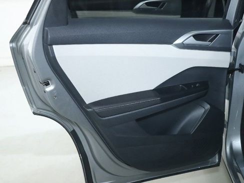 Used 2025 Volkswagen Taos SE image 13