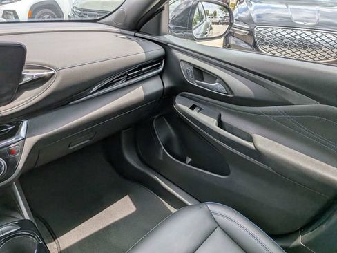 Used 2025 Buick Envista Sport Touring w/ Experience Buick Package FWD image 19