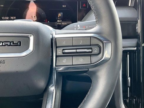 Used 2025 GMC Yukon XL Denali w/ Denali Reserve Package image 11