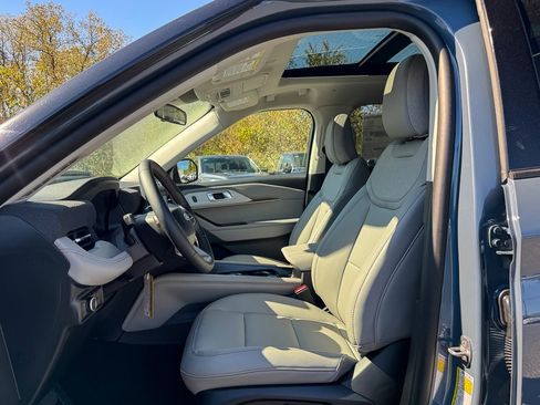 New 2025 Ford Explorer Active w/ Active Comfort Package image 22