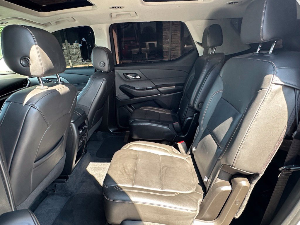 Used 2021 Chevrolet Traverse LT w/ LT Premium Package FWD image 38