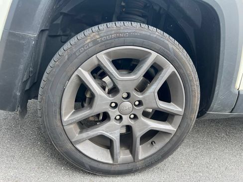 Used 2020 Jeep Renegade Altitude AWD/4WD image 7