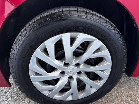 Used 2019 Toyota Corolla LE image 36