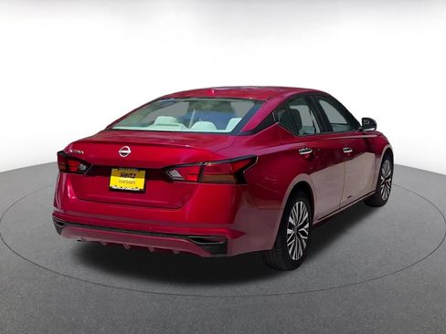 Used 2025 Nissan Altima 2.5 SV FWD image 14