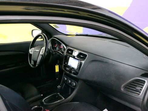 Used 2012 Chrysler 200 Limited FWD image 12