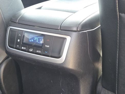 Used 2019 Toyota Highlander SE AWD/4WD image 36