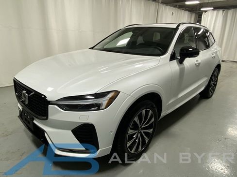 Certified 2025 Volvo XC60 B5 Plus image 1
