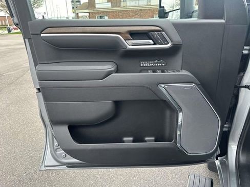 Used 2025 Chevrolet Silverado 1500 High Country w/ High Country Premium Package AWD/4WD image 14