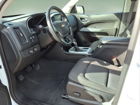 Used 2022 Chevrolet Colorado LT w/ LT Convenience Package AWD/4WD image 11