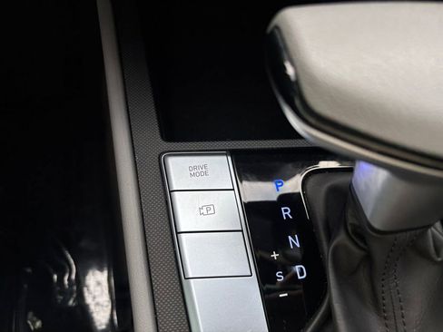Used 2024 Hyundai Elantra SEL image 36