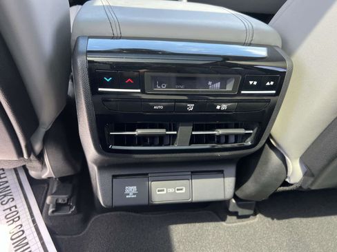 Used 2023 Acura MDX SH-AWD w/ Technology Package image 15