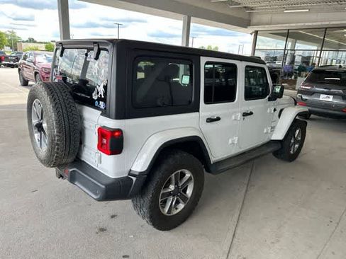 Used 2018 Jeep Wrangler Unlimited Sahara w/ Cold Weather Group AWD/4WD image 19