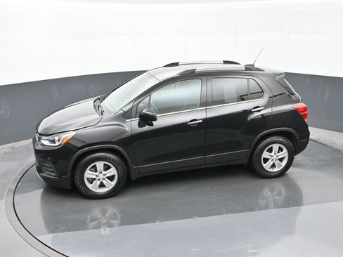 Used 2020 Chevrolet Trax LT w/ LT Convenience Package image 29