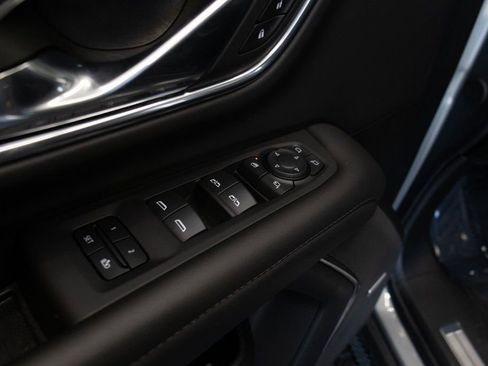 Used 2024 Chevrolet Suburban Z71 w/ Luxury Package image 18