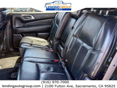 Used 2019 Nissan Pathfinder SL FWD image 17