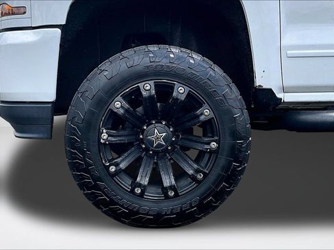 Used 2017 Chevrolet Silverado 1500 LT w/ All Star Edition AWD/4WD image 8