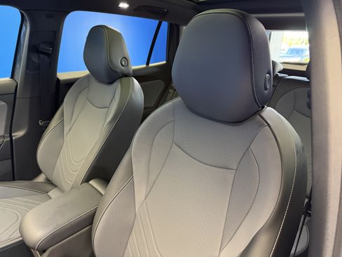 Certified 2025 Volkswagen Tiguan SE R-Line AWD/4WD image 12