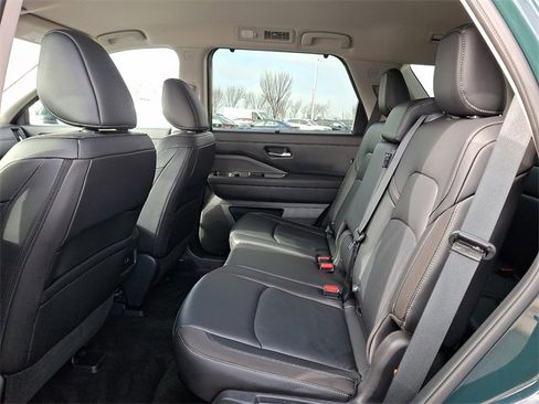 Used 2025 Nissan Pathfinder SL image 10