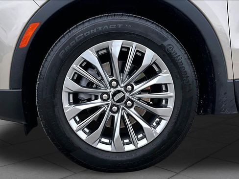 Used 2025 Cadillac XT4 Premium Luxury FWD image 11