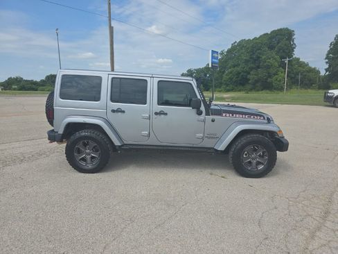 Used 2017 Jeep Wrangler Unlimited Rubicon AWD/4WD image 2