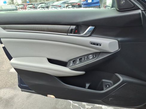 Used 2019 Honda Accord Touring image 11